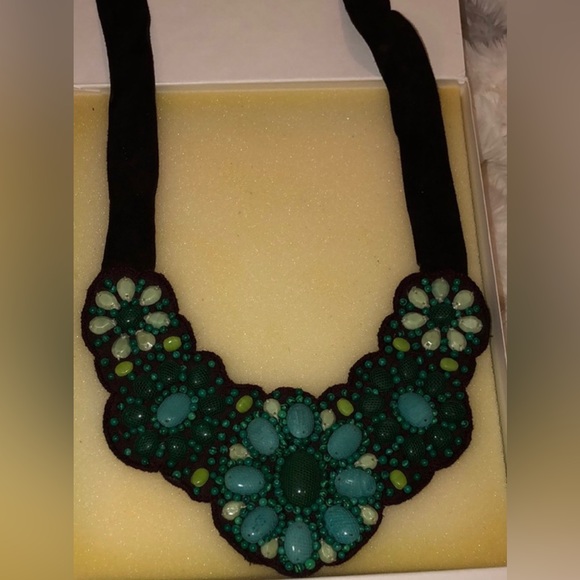 Stella & Dot Statement Bib Necklace - Picture 5 of 6
